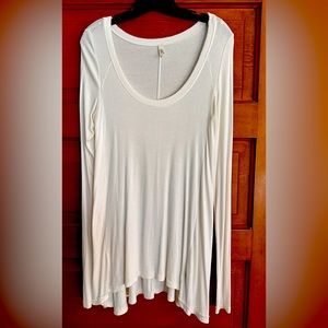 Free People White long Sleeve Waffle Knit Scoop Neck Tunic Size M Long flowy ful